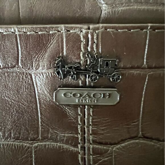 COACH small wristlet bronze Embossed Alligator/croc design - Picture 2 of 14
